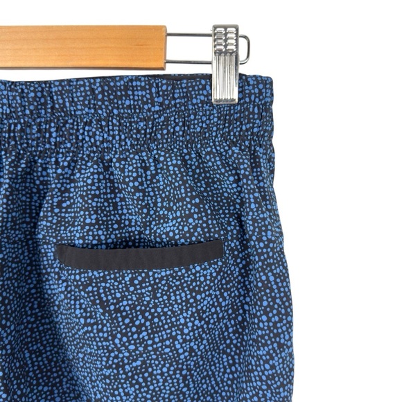 Lululemon Spring Break Away Short II Pleated Cuffed Blue and Black Print Size 6 - Picture 11 of 16